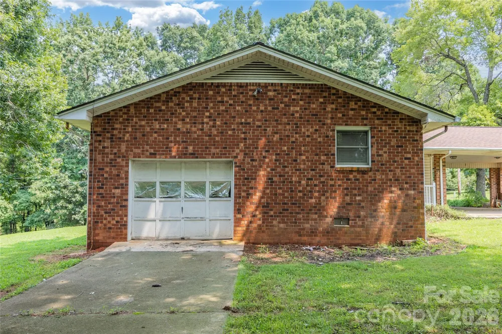 4988 Amick Lane Liberty, NC 27298