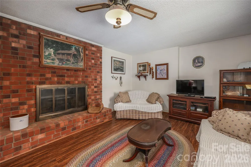4988 Amick Lane Liberty, NC 27298