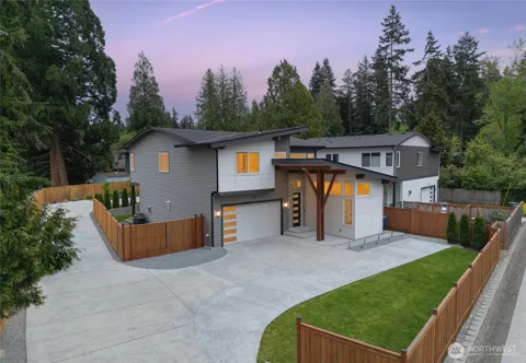 719 Edmonds Way