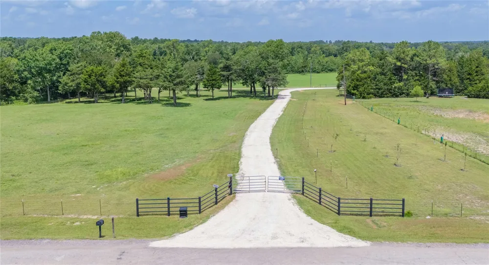 1221 Rock Creek Drive Willis, TX 77378
