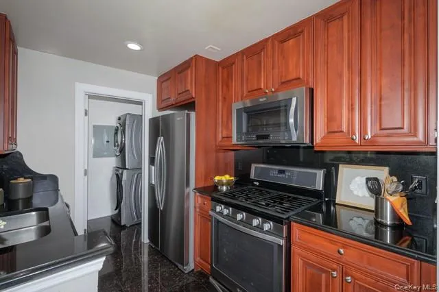 606 Vista View Drive #606 Farmingville, NY 11738