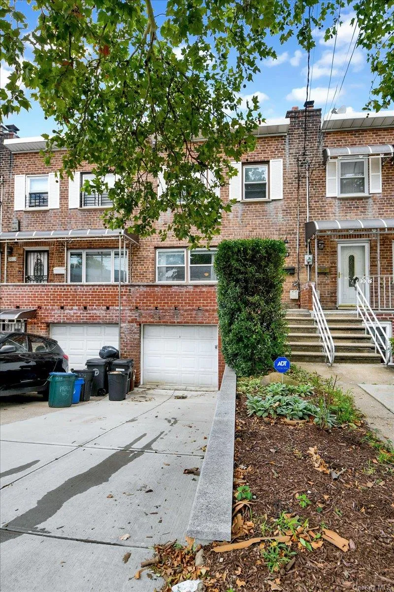 3015 Waterbury Avenue Bronx, NY 10461