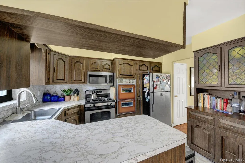 3015 Waterbury Avenue Bronx, NY 10461