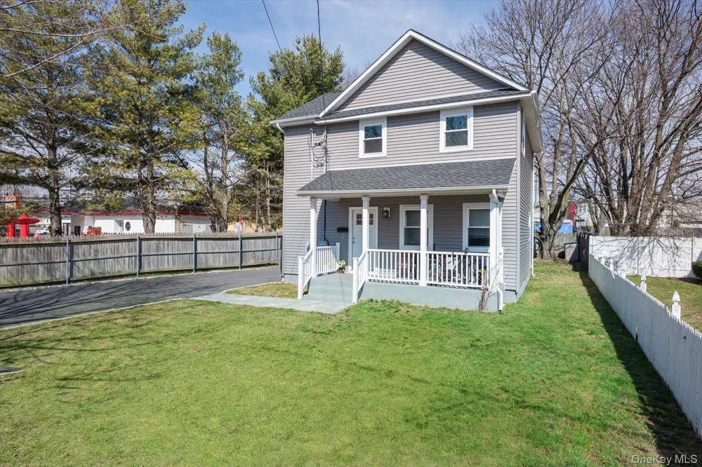 8 E 14th Street Huntington Station, NY 11746