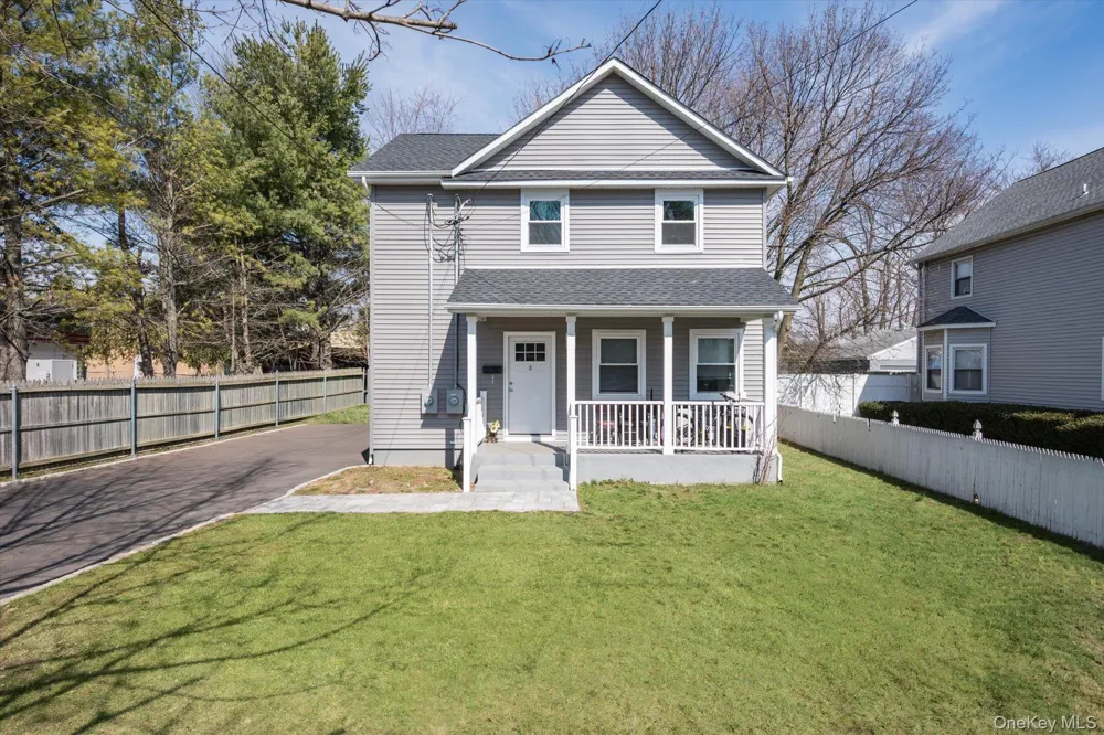 8 E 14th Street Huntington Station, NY 11746