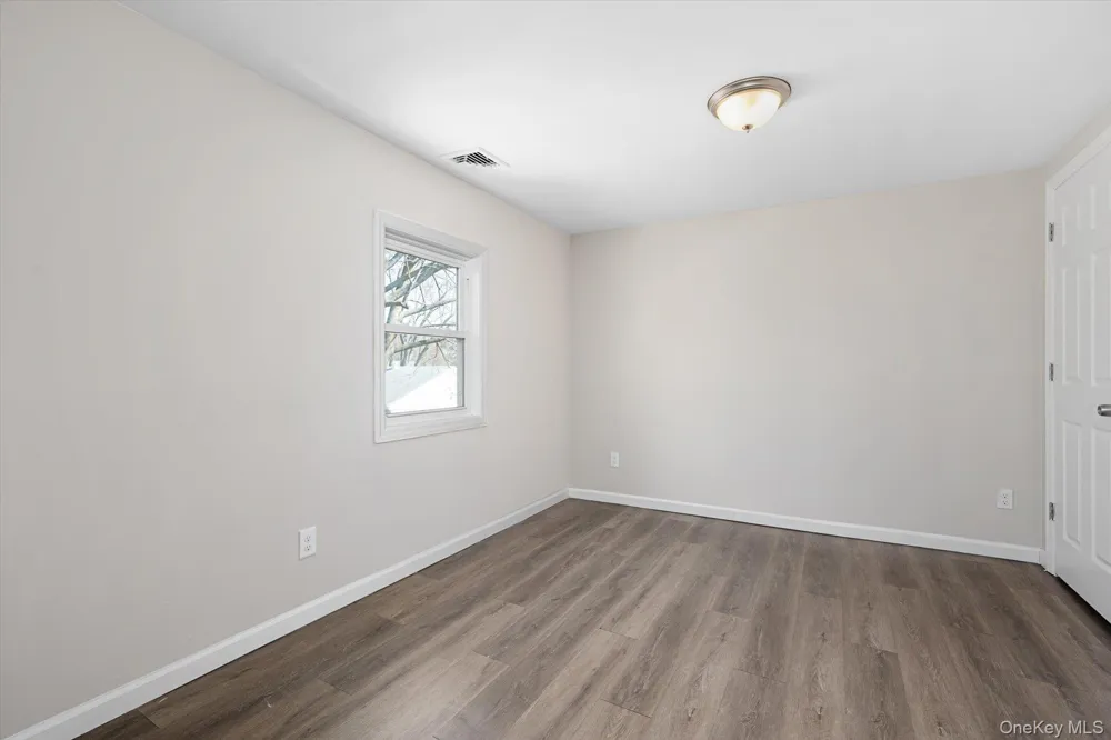 8 E 14th Street Huntington Station, NY 11746