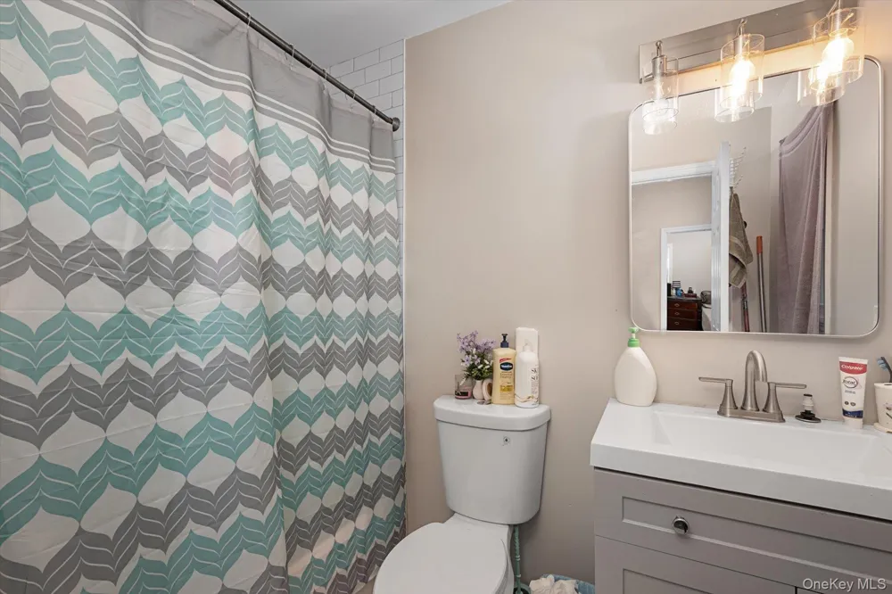 8 E 14th Street Huntington Station, NY 11746