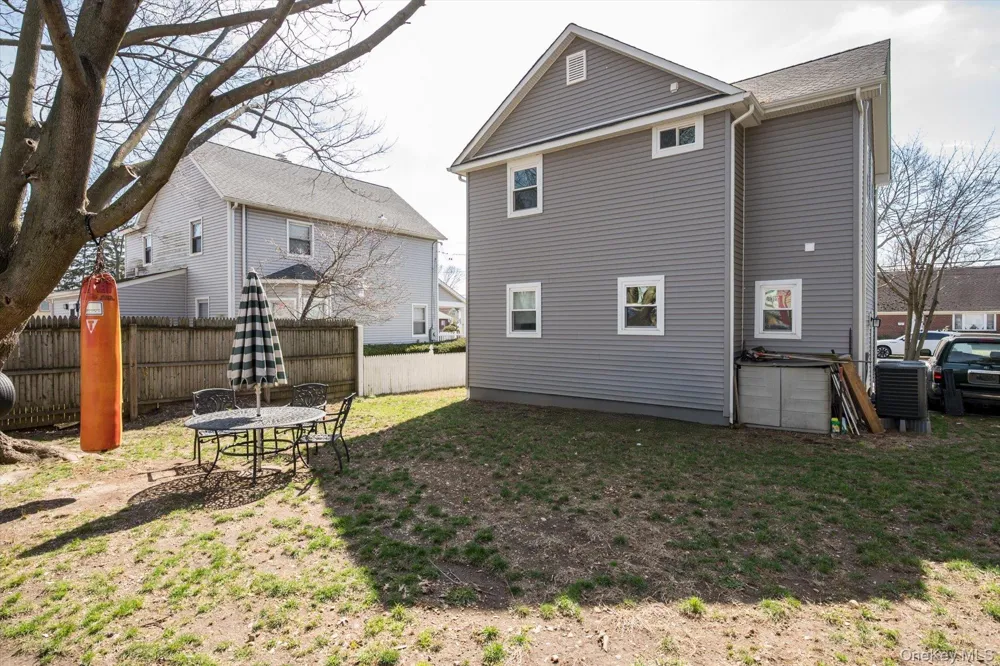 8 E 14th Street Huntington Station, NY 11746