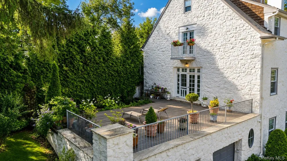 79 Flagg Court Staten Island, NY 10304