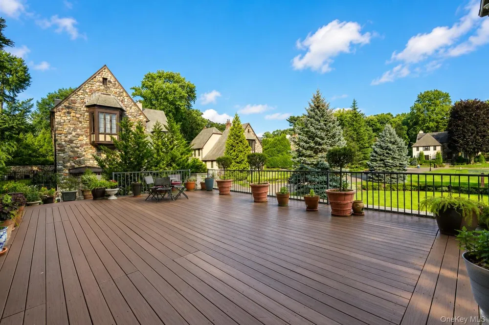 79 Flagg Court Staten Island, NY 10304