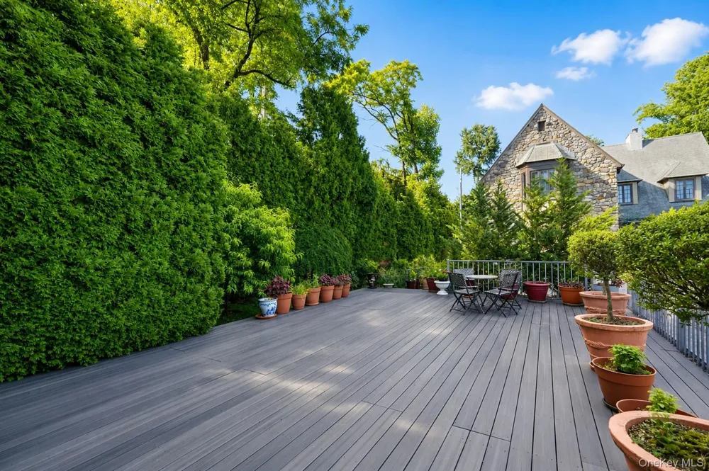 79 Flagg Court Staten Island, NY 10304