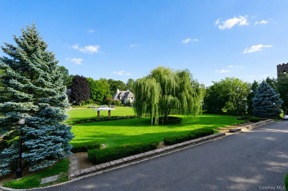 79 Flagg Court Staten Island, NY 10304
