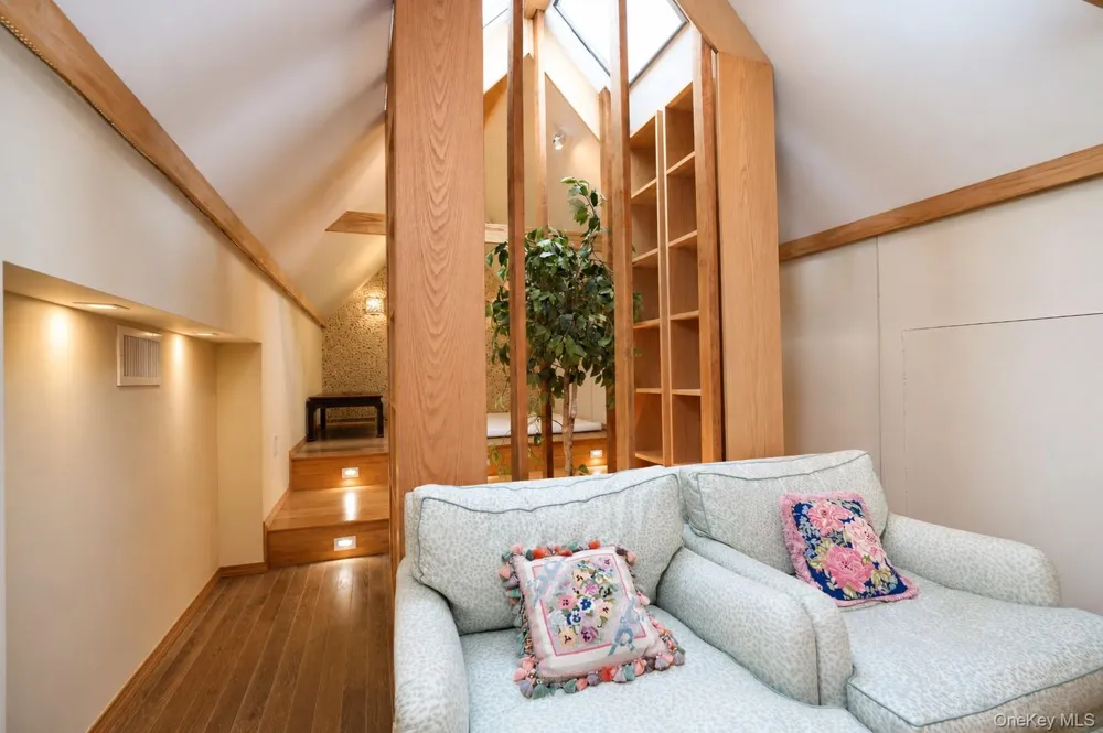 79 Flagg Court Staten Island, NY 10304