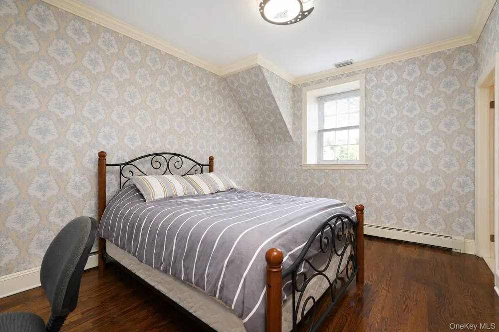 79 Flagg Court Staten Island, NY 10304
