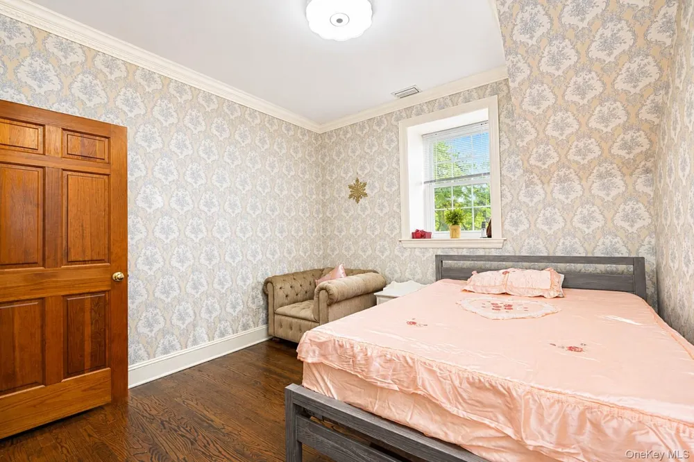 79 Flagg Court Staten Island, NY 10304