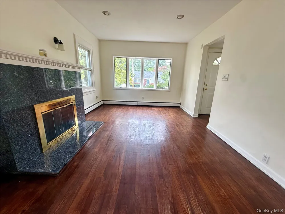 175 S Brookside Avenue Freeport, NY 11520