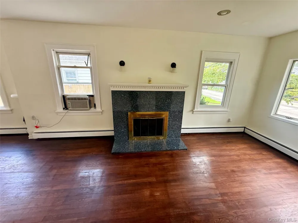 175 S Brookside Avenue Freeport, NY 11520