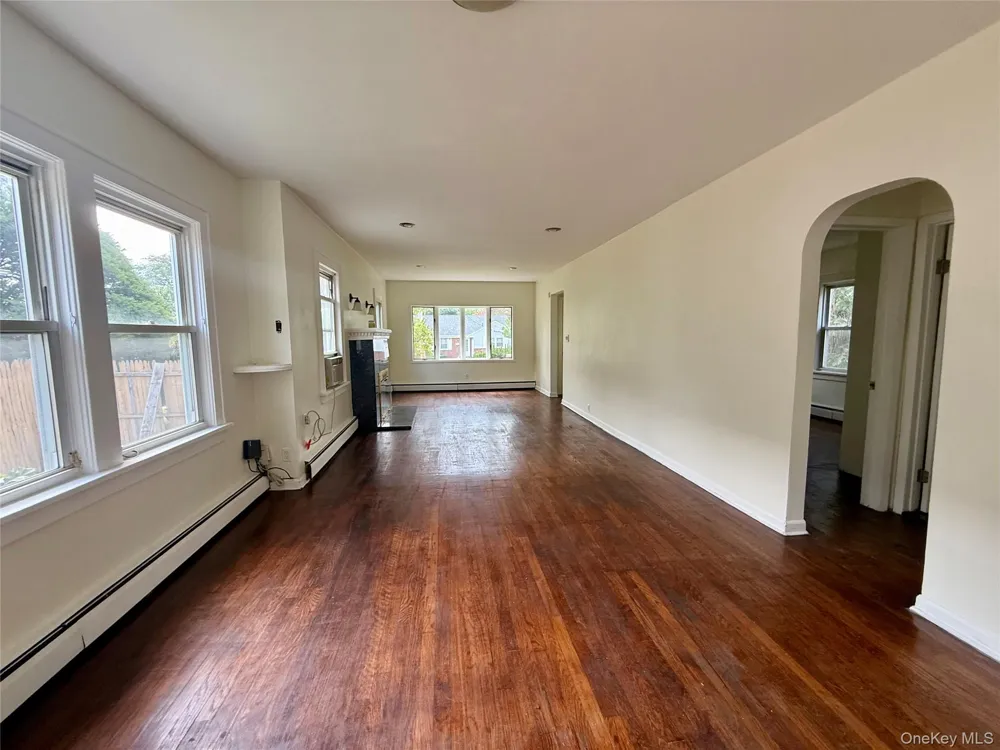 175 S Brookside Avenue Freeport, NY 11520