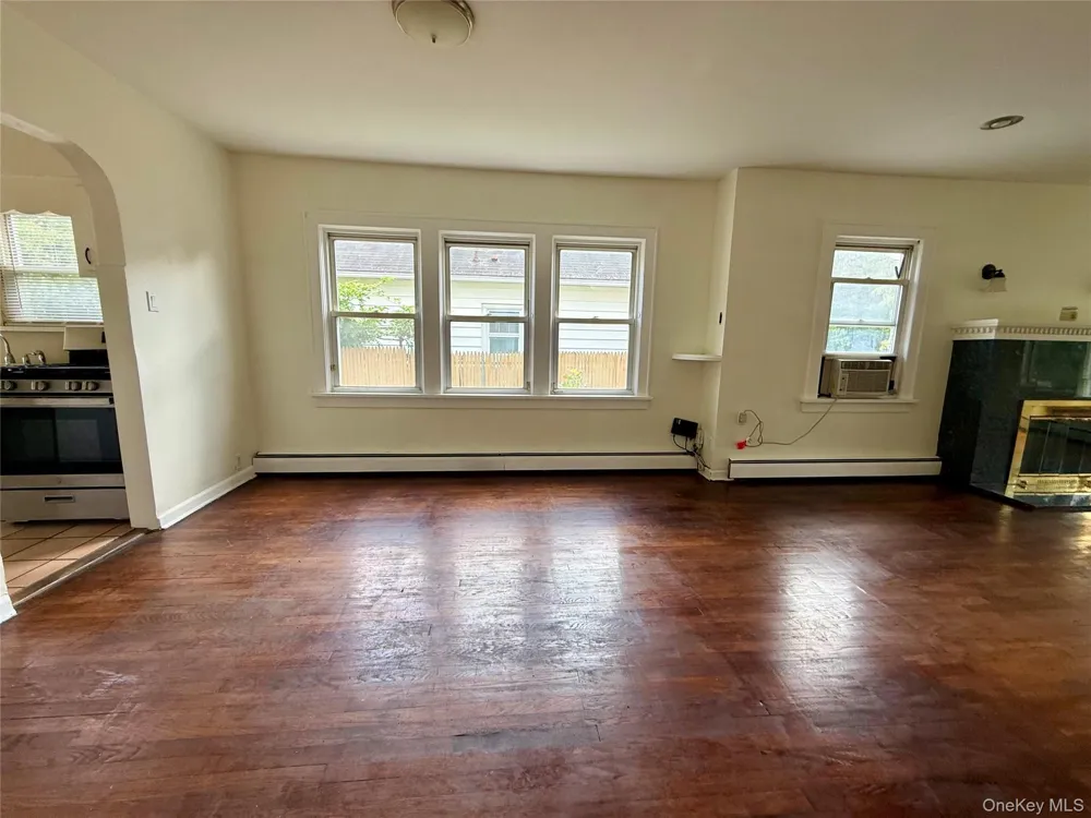 175 S Brookside Avenue Freeport, NY 11520