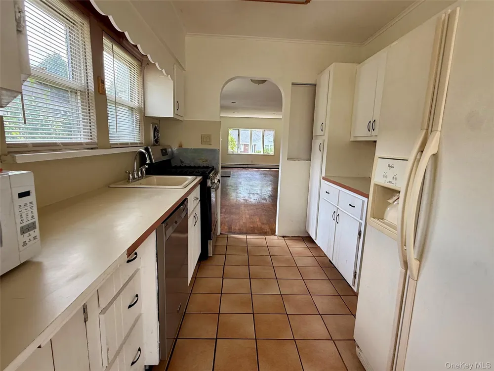 175 S Brookside Avenue Freeport, NY 11520