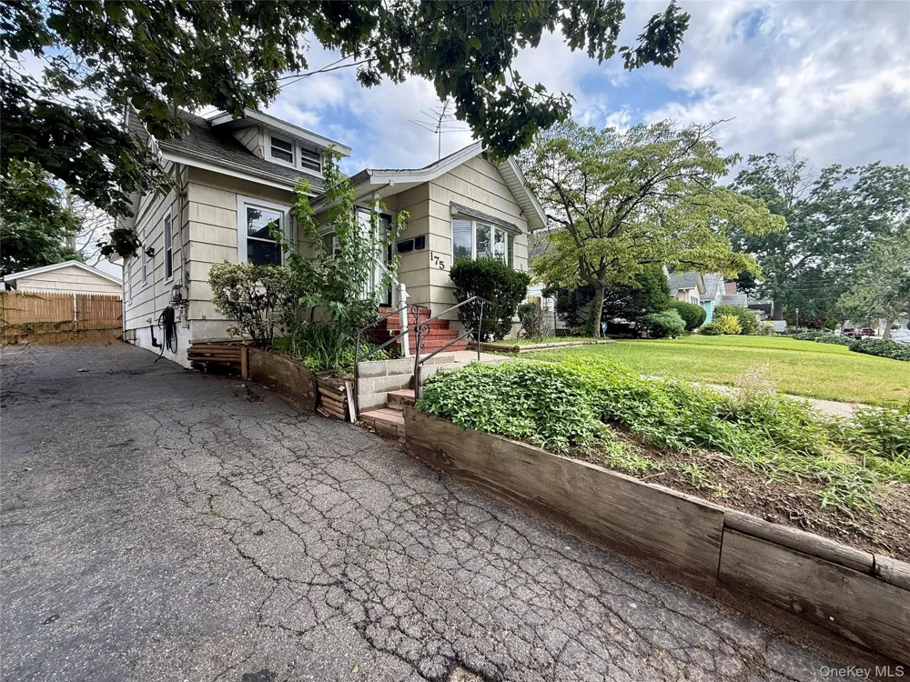 175 S Brookside Avenue Freeport, NY 11520