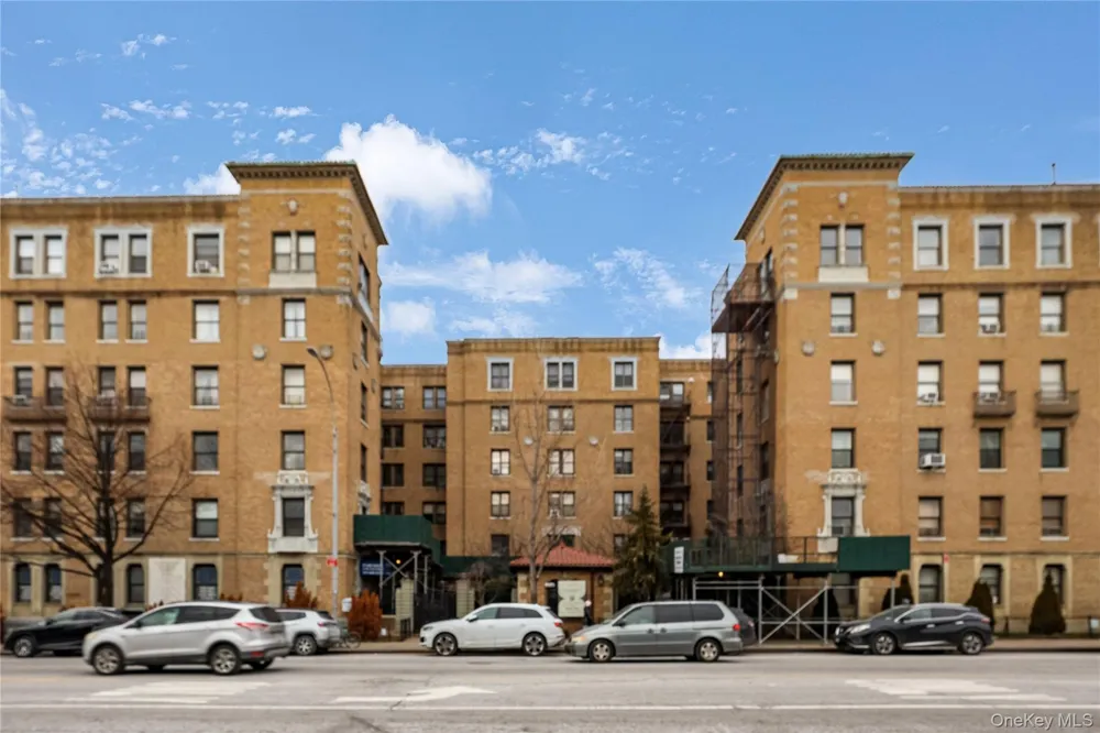 14809 Northern Boulevard #5M Flushing, NY 11354