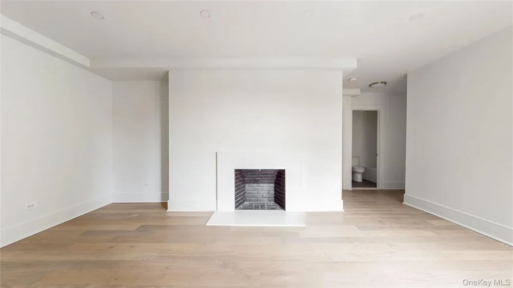 14809 Northern Boulevard #5M Flushing, NY 11354