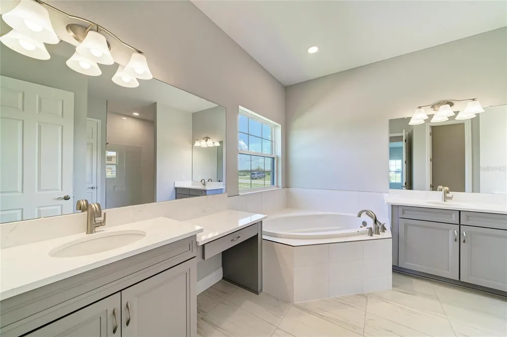 10183 LILAC MANOR TRACE San Antonio, FL 33576