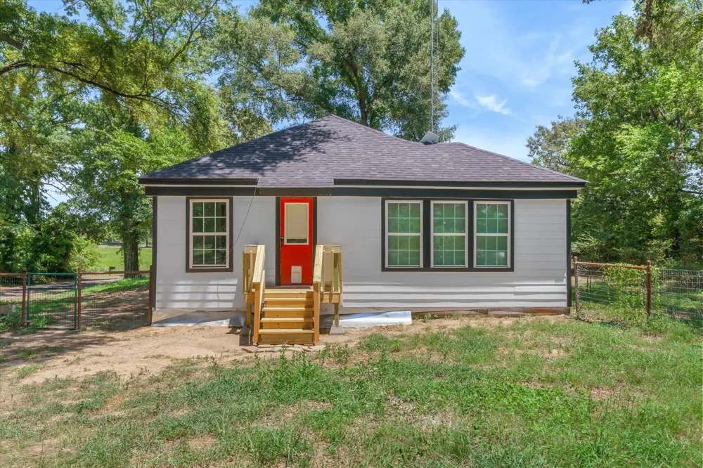 4022 VZ County Road 1701 Grand Saline, TX 75140