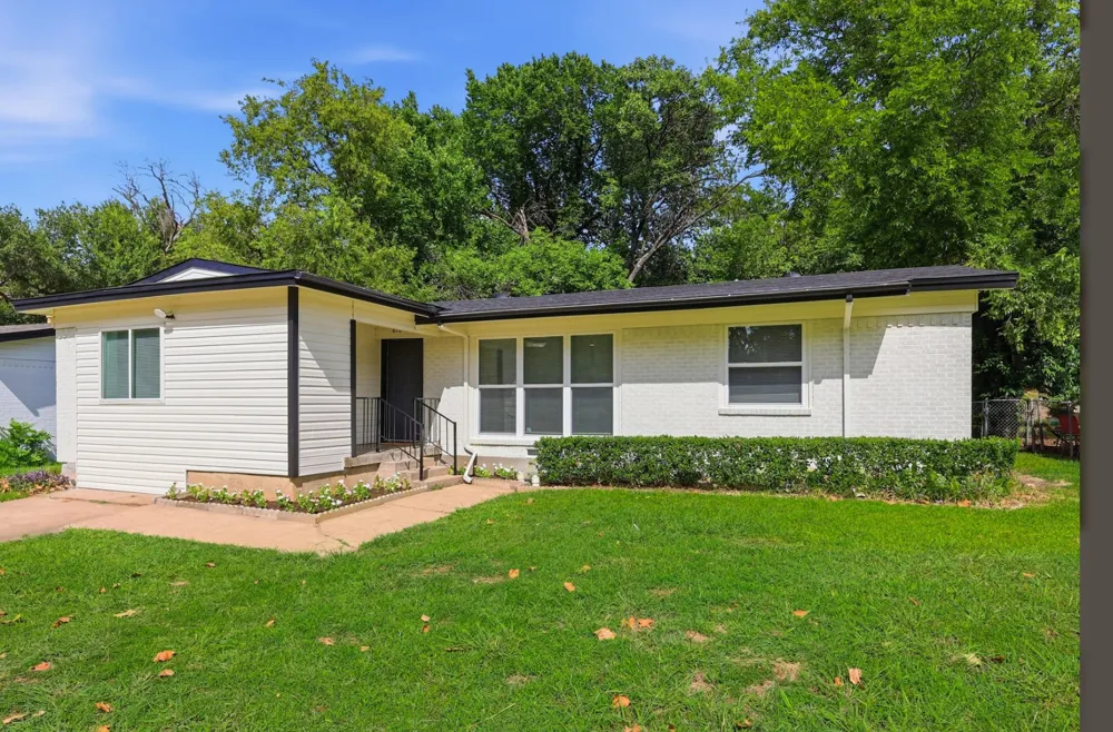 810 Carrier Parkway Grand Prairie, TX 75050