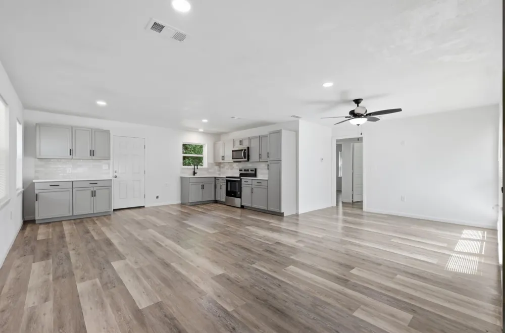 810 Carrier Parkway Grand Prairie, TX 75050