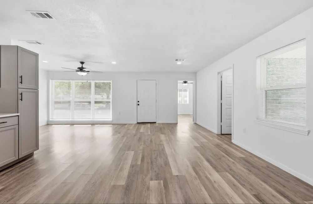 810 Carrier Parkway Grand Prairie, TX 75050