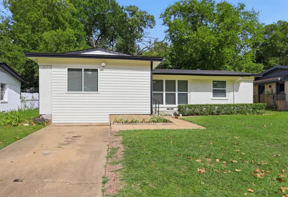 810 Carrier Parkway Grand Prairie, TX 75050