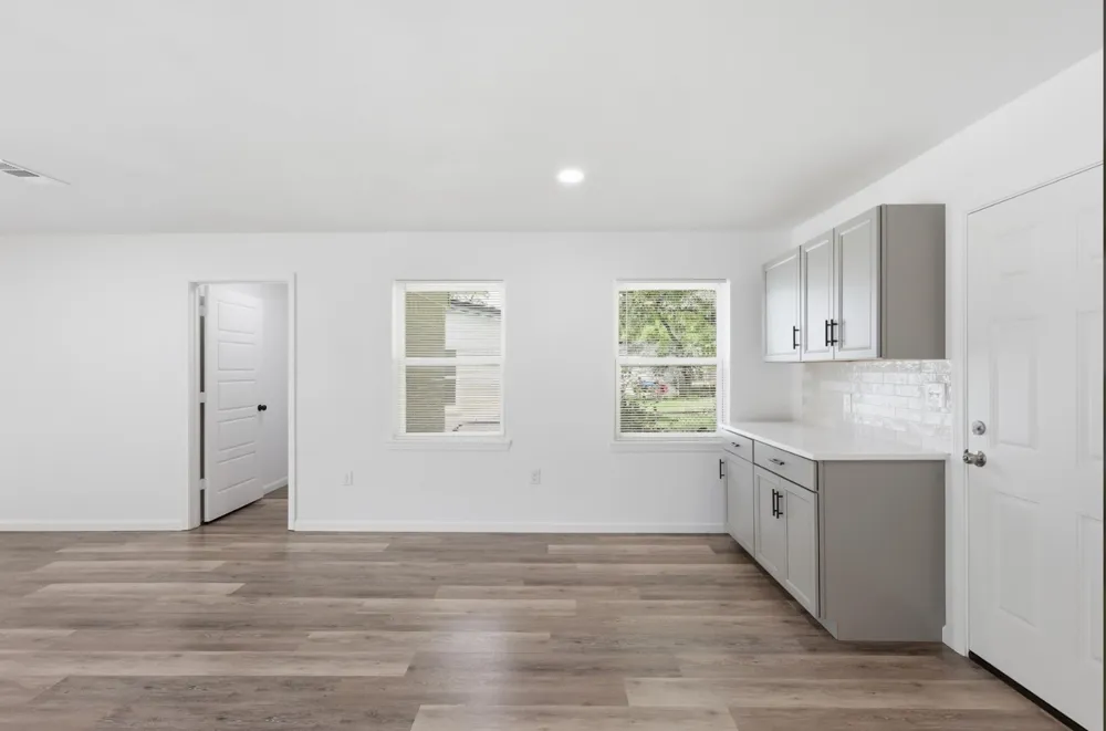 810 Carrier Parkway Grand Prairie, TX 75050