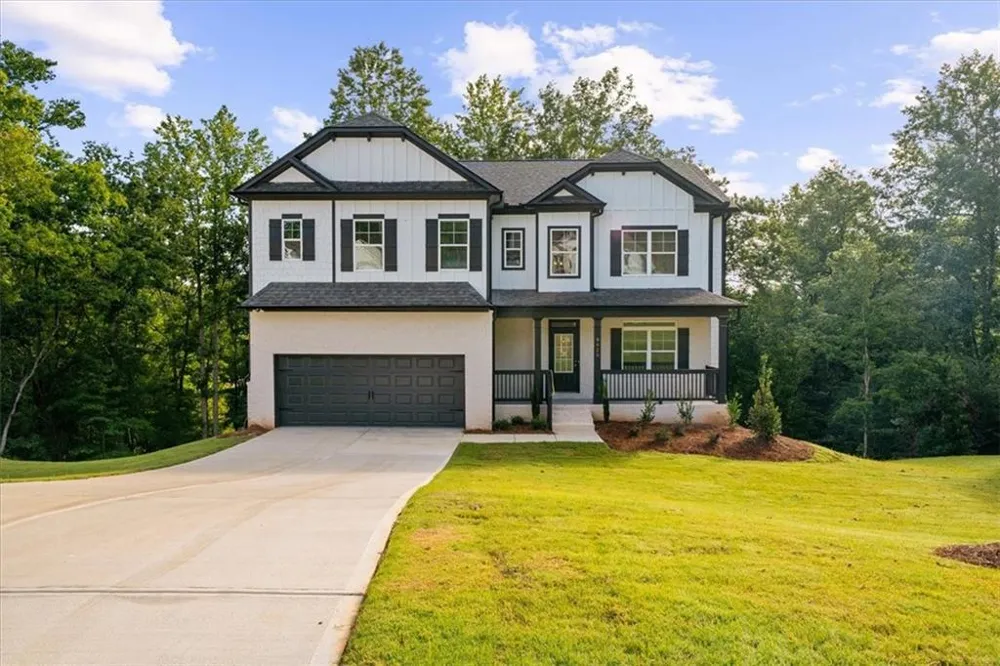 8620 Standing Stone Ball Ground, GA 30107