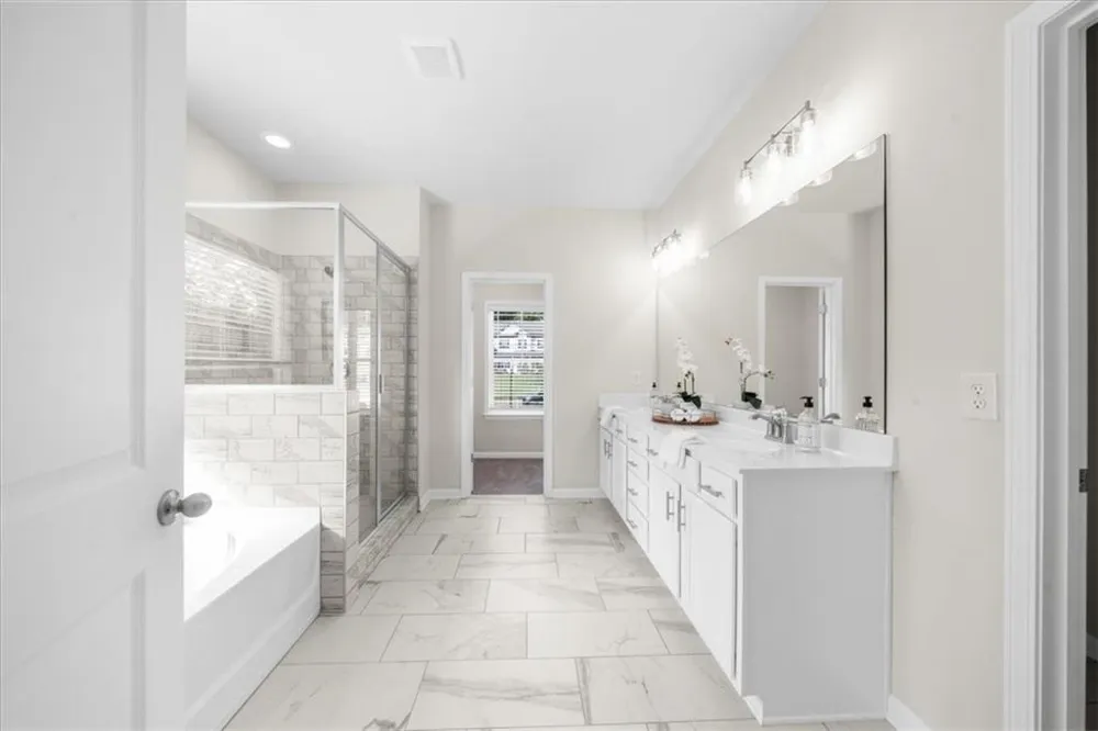 8620 Standing Stone Ball Ground, GA 30107