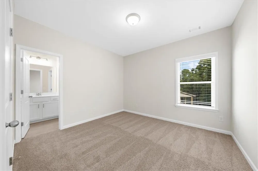 8620 Standing Stone Ball Ground, GA 30107