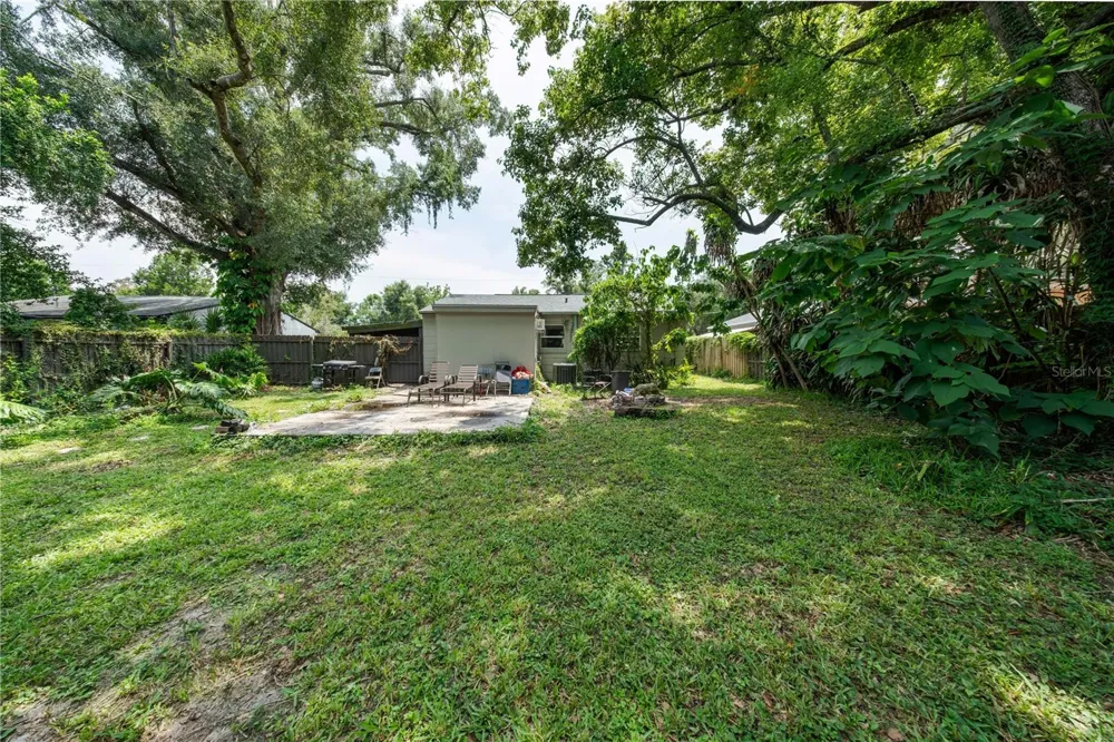 304 E HYDRANGIA STREET Tampa, FL 33612