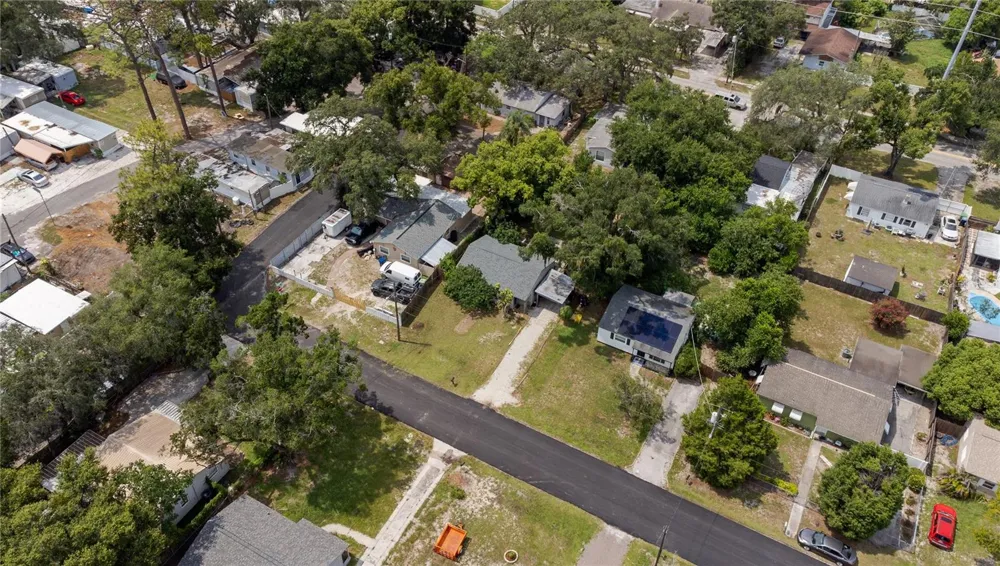 304 E HYDRANGIA STREET Tampa, FL 33612