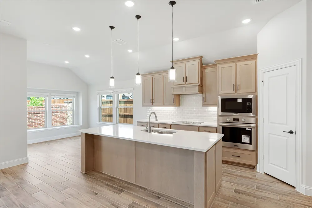 2315 Legacy Oaks Lane Bedford, TX 76021