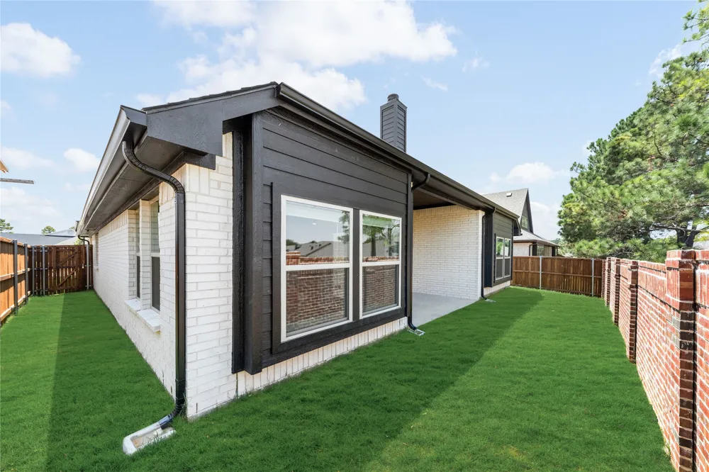 2315 Legacy Oaks Lane Bedford, TX 76021