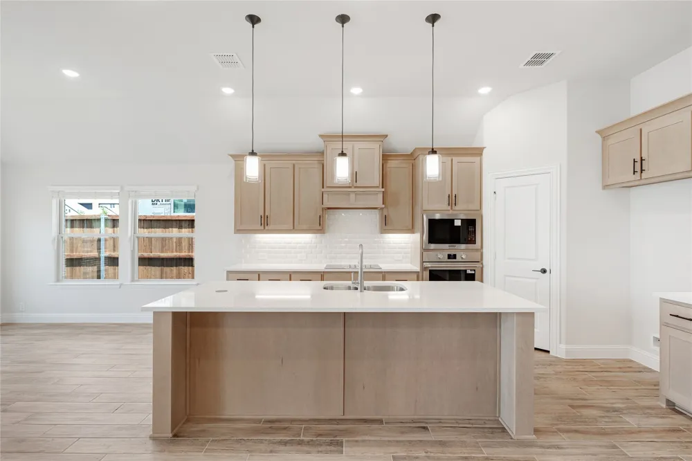2315 Legacy Oaks Lane Bedford, TX 76021