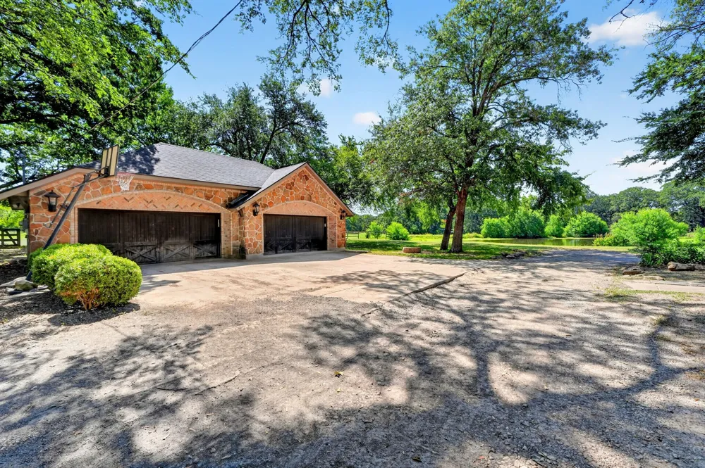 3041 Choctaw Road Commerce, TX 75428