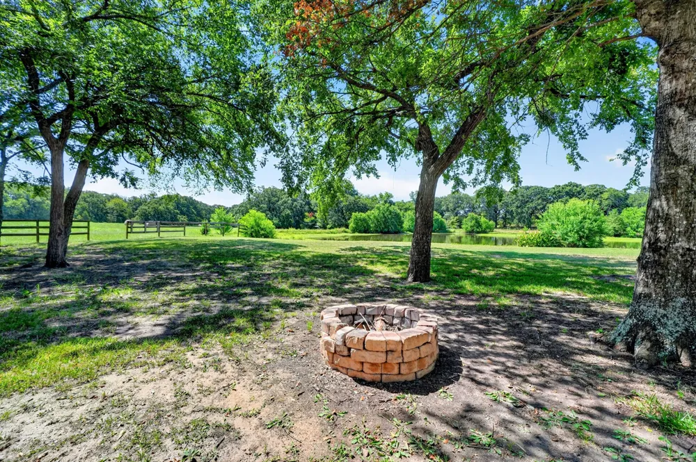 3041 Choctaw Road Commerce, TX 75428