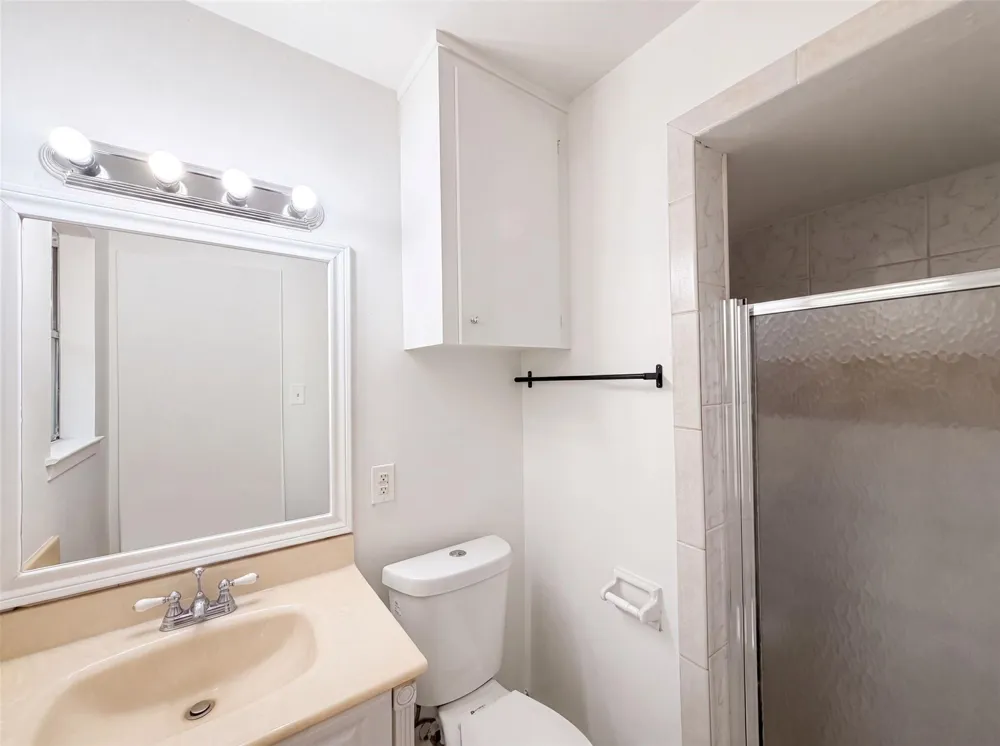 9538 Skyline Drive Houston, TX 77063