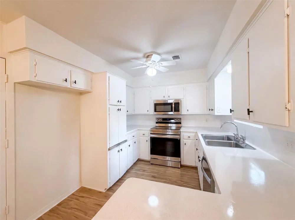 9538 Skyline Drive Houston, TX 77063