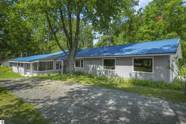 6145 Parker Drive Lake, MI 48632