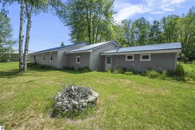 6145 Parker Drive Lake, MI 48632