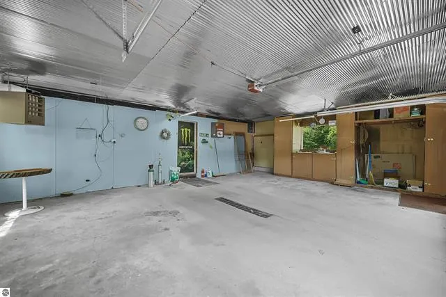 6145 Parker Drive Lake, MI 48632