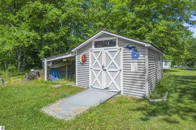 6145 Parker Drive Lake, MI 48632